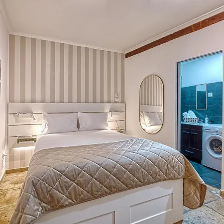 Porta Da Muralha De 1375 Lissabon