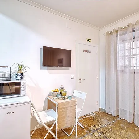 Porta Da Muralha De 1375 Lissabon