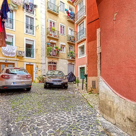 Porta Da Muralha De 1375 * Lisbona