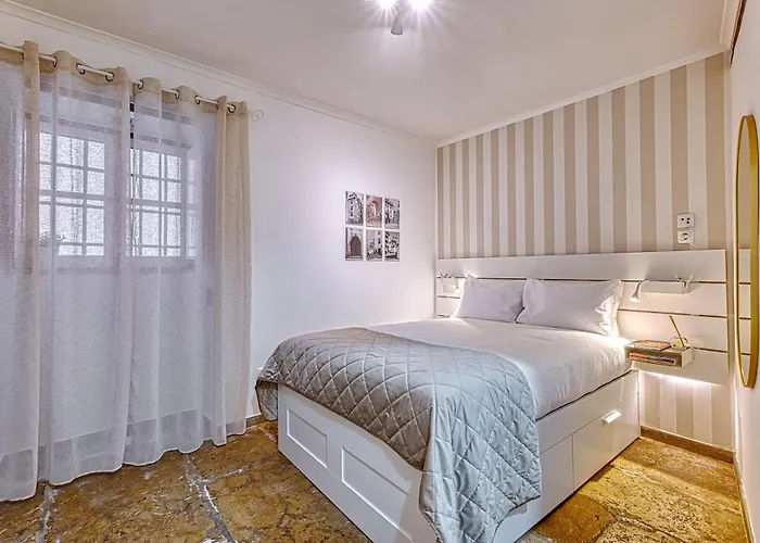 Apartment Porta Da Muralha De 1375 Lisbon